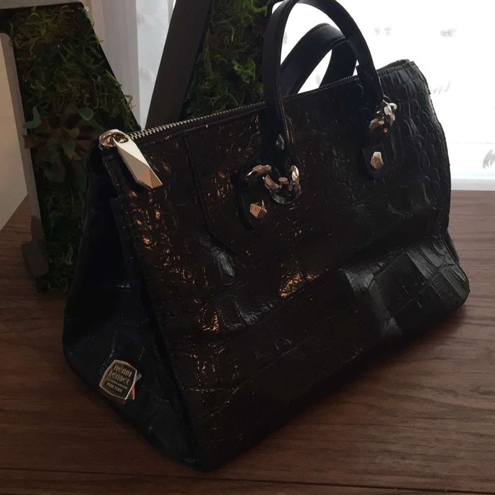 Henri Bendel Blk handbag
